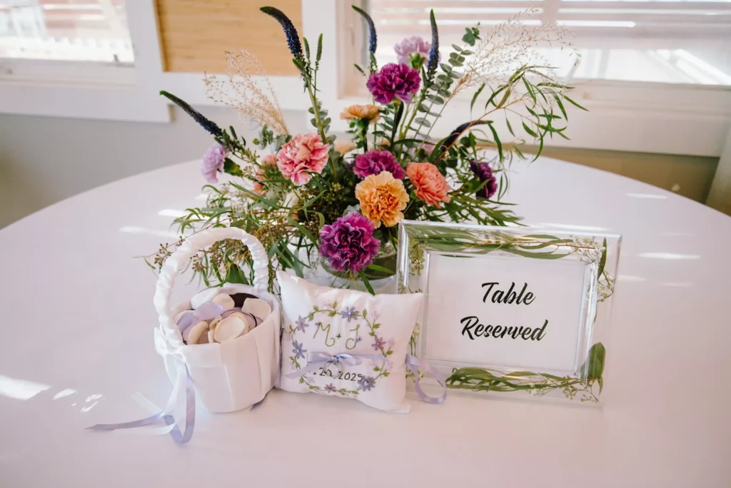 micro wedding flowers service